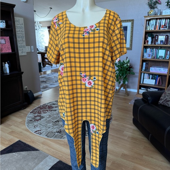 Elizabeth multicolored short sleeve blouse-size XL - Picture 4 of 9